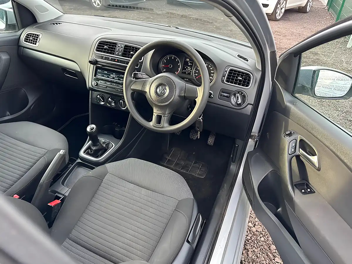 Used 2012 Volkswagen Polo Match Silver - Interior and Exterior details 14