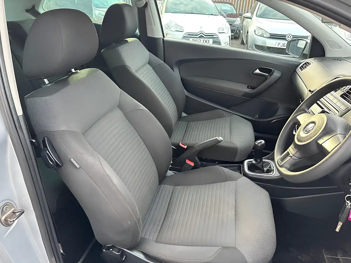 Used 2012 Volkswagen Polo Match Silver - Interior and Exterior details 8