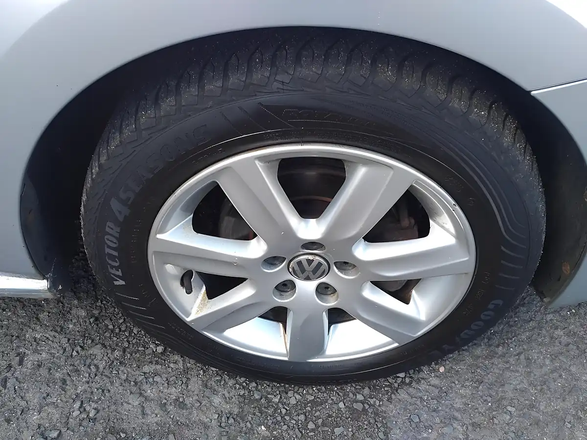 Used 2012 Volkswagen Polo Match Silver - Interior and Exterior details 11