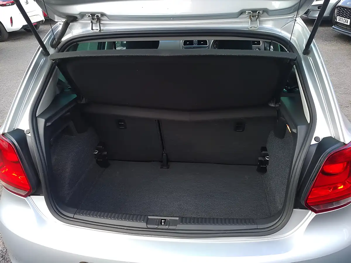 Used 2012 Volkswagen Polo Match Silver - Interior and Exterior details 16