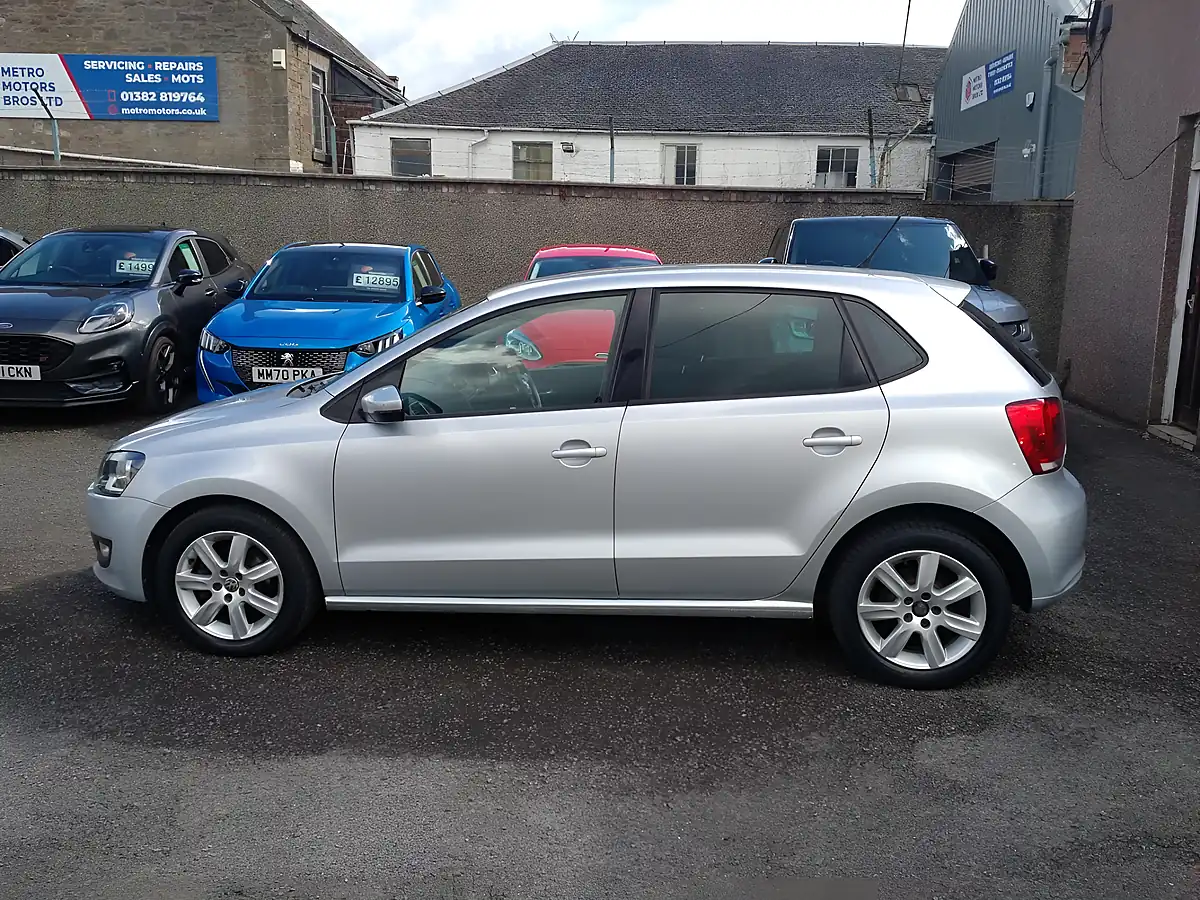 Used 2012 Volkswagen Polo Match Silver - Interior and Exterior details 3