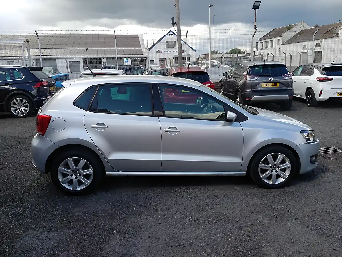 Used 2012 Volkswagen Polo Match Silver - Interior and Exterior details 7