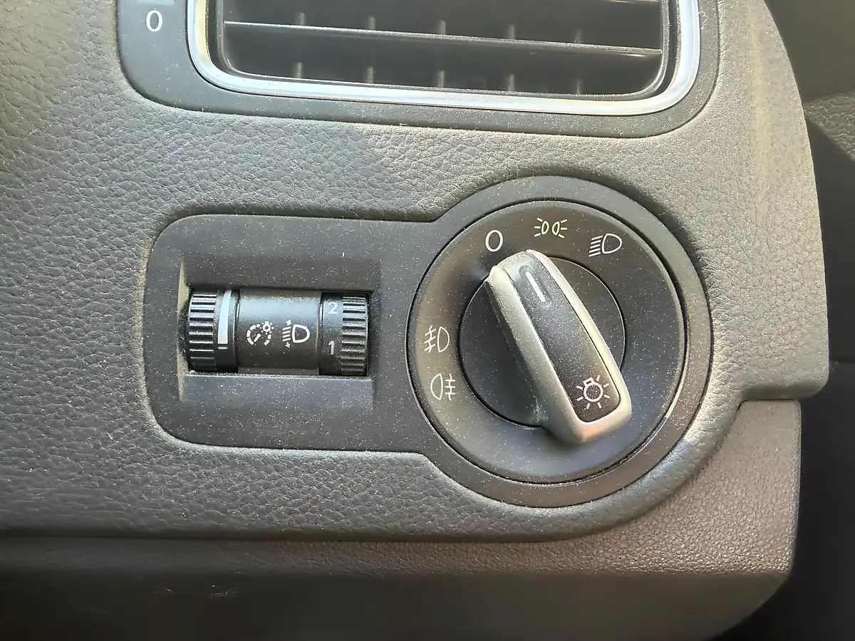 Used 2012 Volkswagen Polo Match Silver - Interior and Exterior details 12