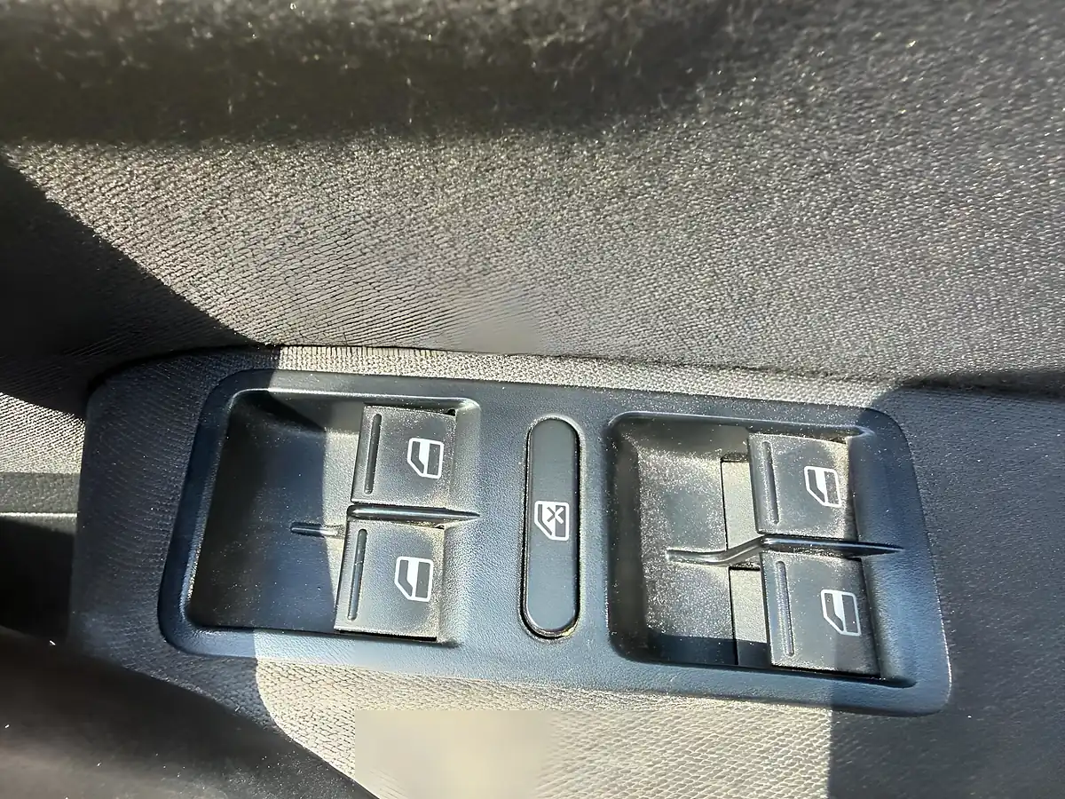 Used 2012 Volkswagen Polo Match Silver - Interior and Exterior details 13