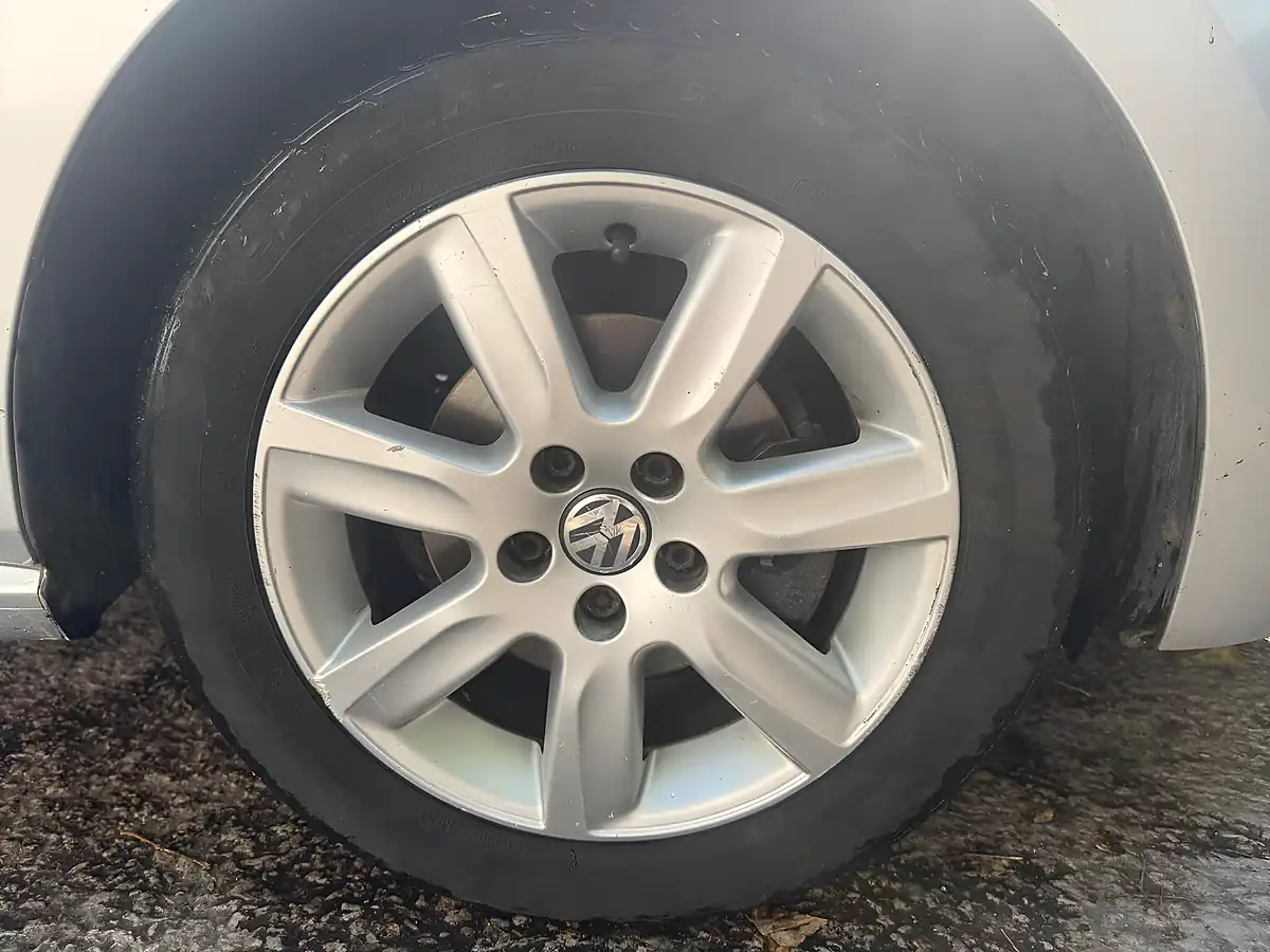 Used 2012 Volkswagen Polo Match Silver - Interior and Exterior details 19