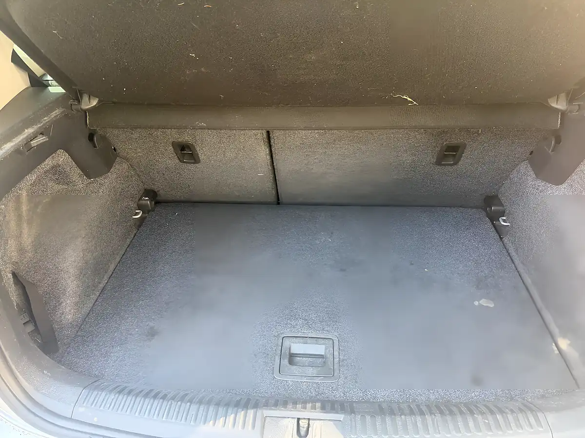 Used 2012 Volkswagen Polo Match Silver - Interior and Exterior details 9