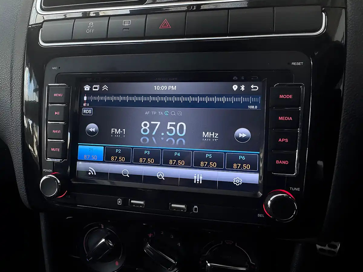 Used 2012 Volkswagen Polo R-Line Candy White - Interior and Exterior details 16