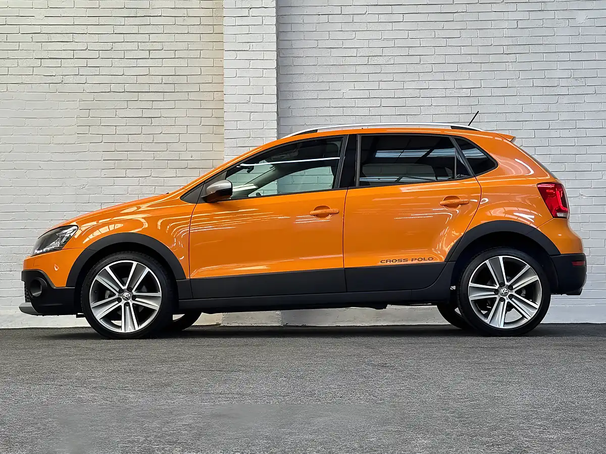 Used 2012 Volkswagen Polo Se Cross Magma Orange - Interior and Exterior details 8