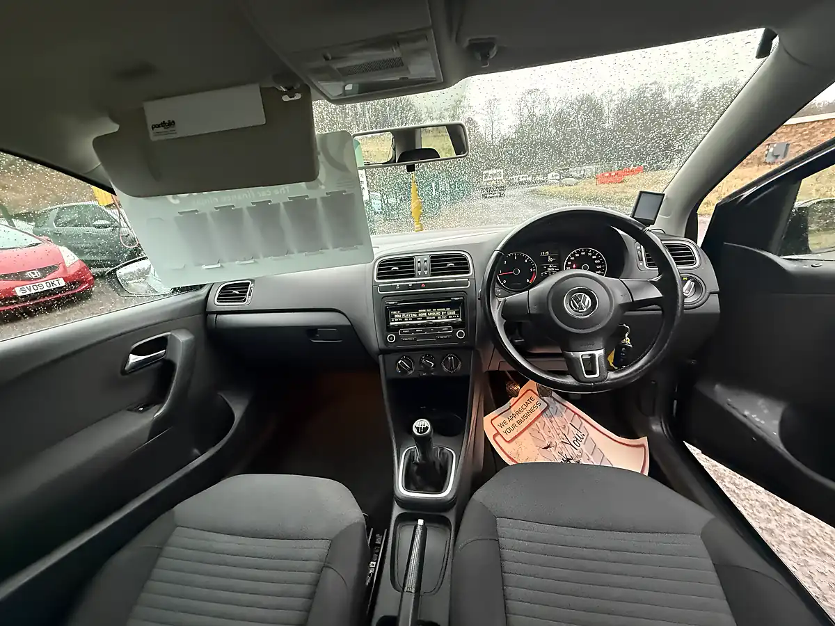 Used 2012 Volkswagen Polo Sel Black - Interior and Exterior details 14
