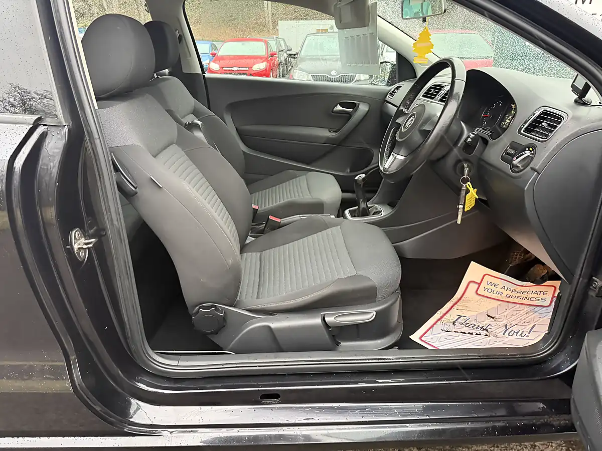 Used 2012 Volkswagen Polo Sel Black - Interior and Exterior details 15