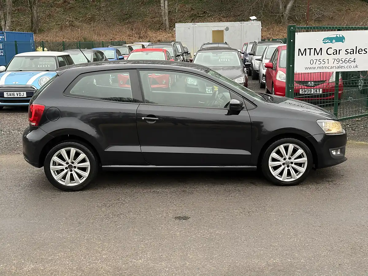 Used 2012 Volkswagen Polo Sel Black - Interior and Exterior details 5