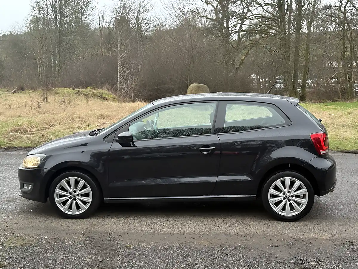Used 2012 Volkswagen Polo Sel Black - Interior and Exterior details 9
