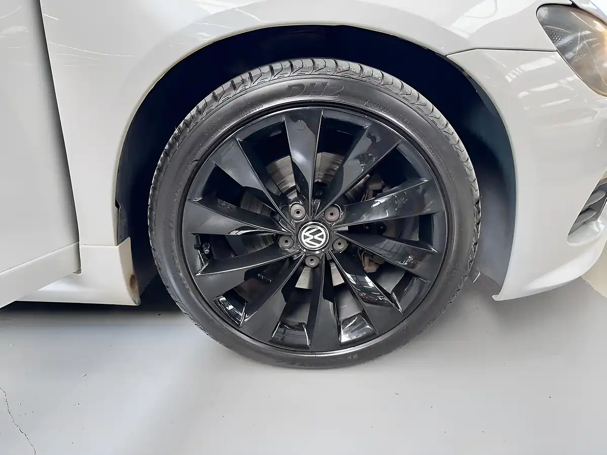 Used 2012 Volkswagen Scirocco R-Line White - Interior and Exterior details 19