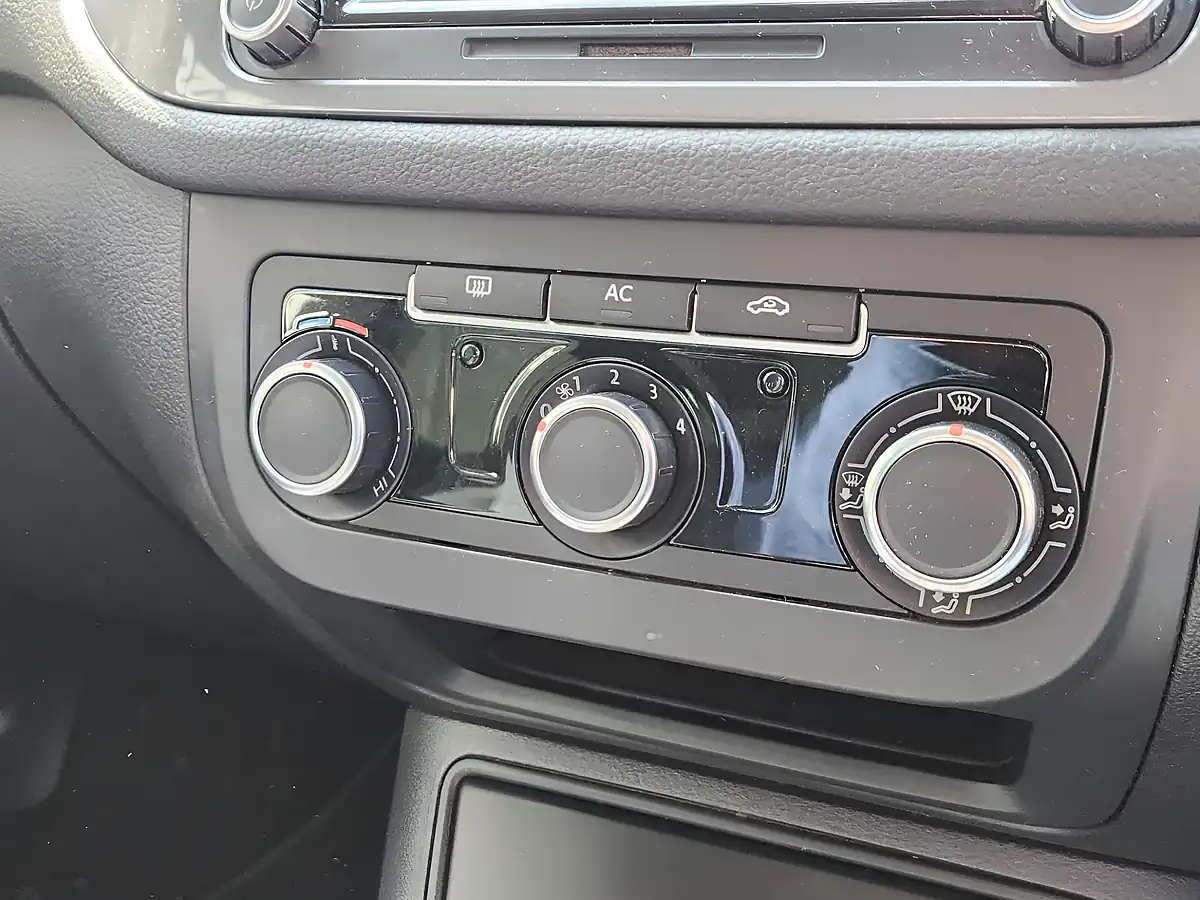 Used 2012 Volkswagen Tiguan Bluemotion Tech Sport White - Interior and Exterior details 13