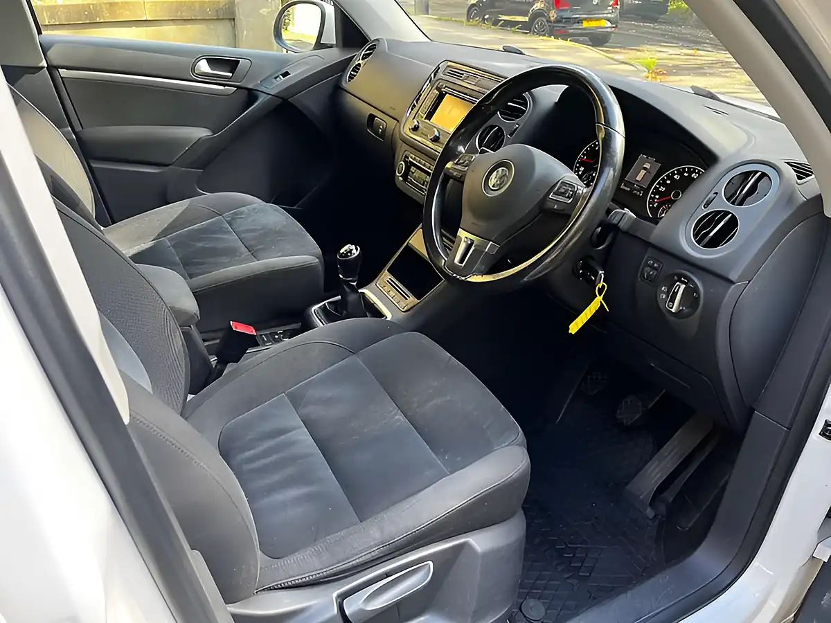 Used 2012 Volkswagen Tiguan Se Candy White - Interior and Exterior details 12