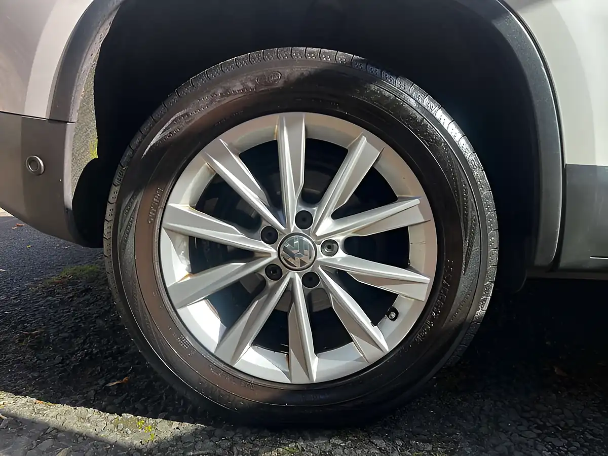 Used 2012 Volkswagen Tiguan Se Candy White - Interior and Exterior details 9