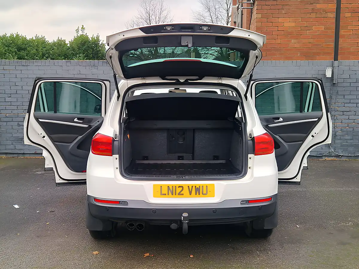 Used 2012 Volkswagen Tiguan Se White - Interior and Exterior details 12