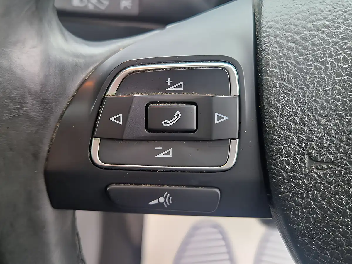 Used 2012 Volkswagen Tiguan Se White - Interior and Exterior details 19
