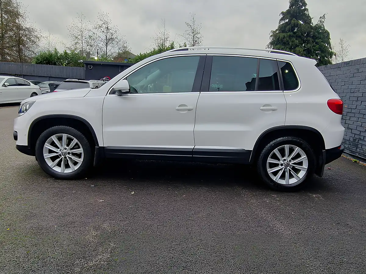 Used 2012 Volkswagen Tiguan Se White - Interior and Exterior details 6