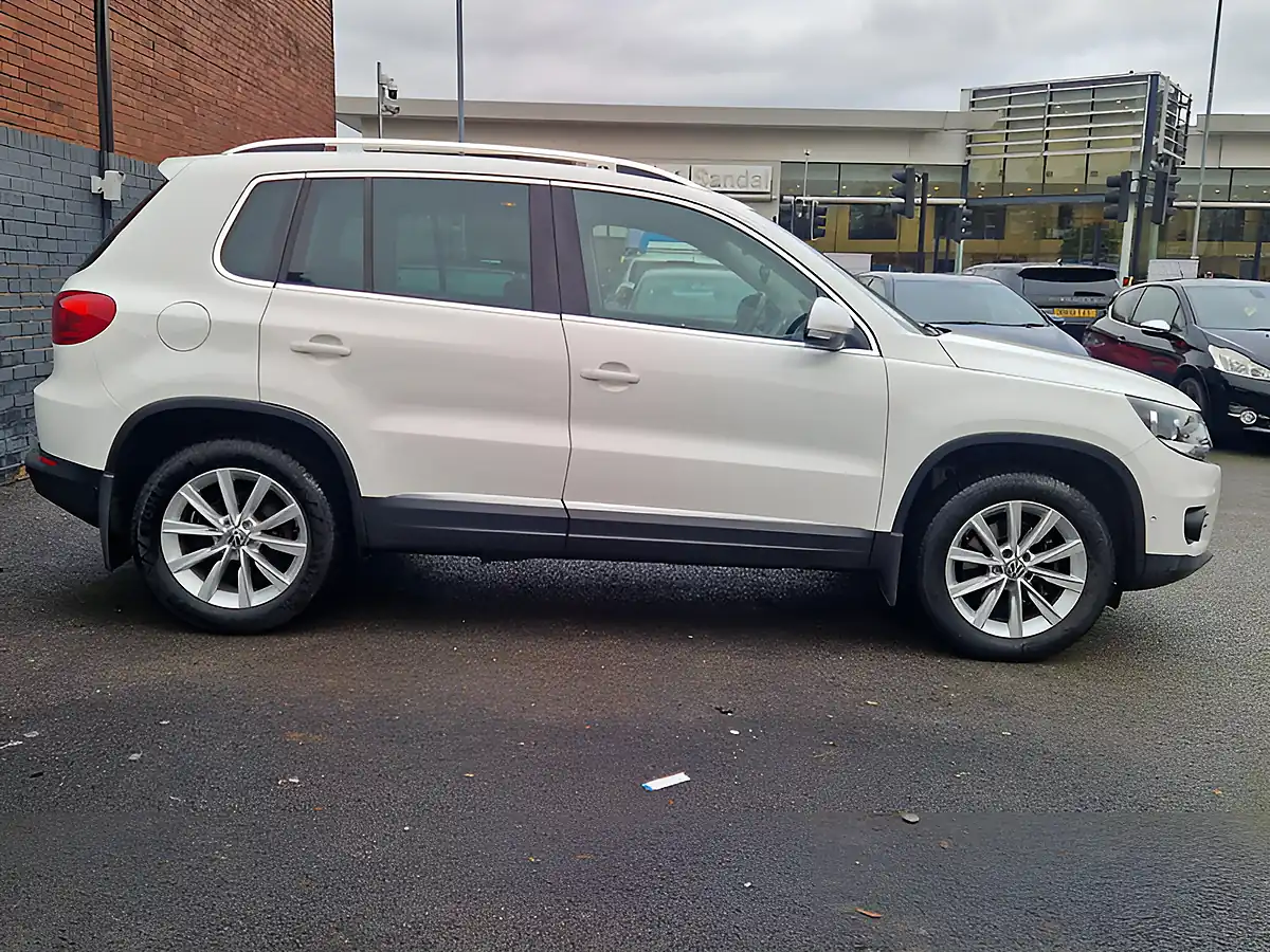Used 2012 Volkswagen Tiguan Se White - Interior and Exterior details 7
