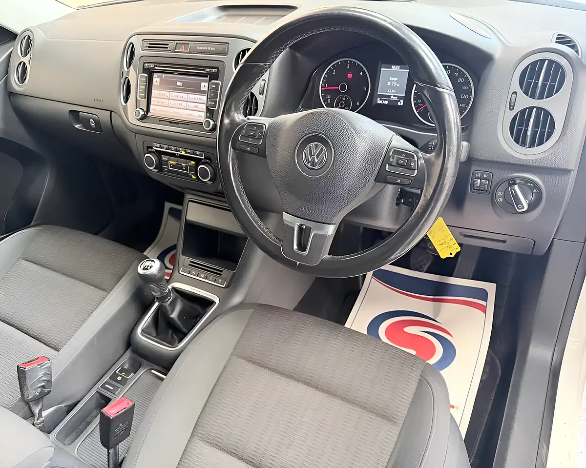 Used 2012 Volkswagen Tiguan Se White - Interior and Exterior details 12