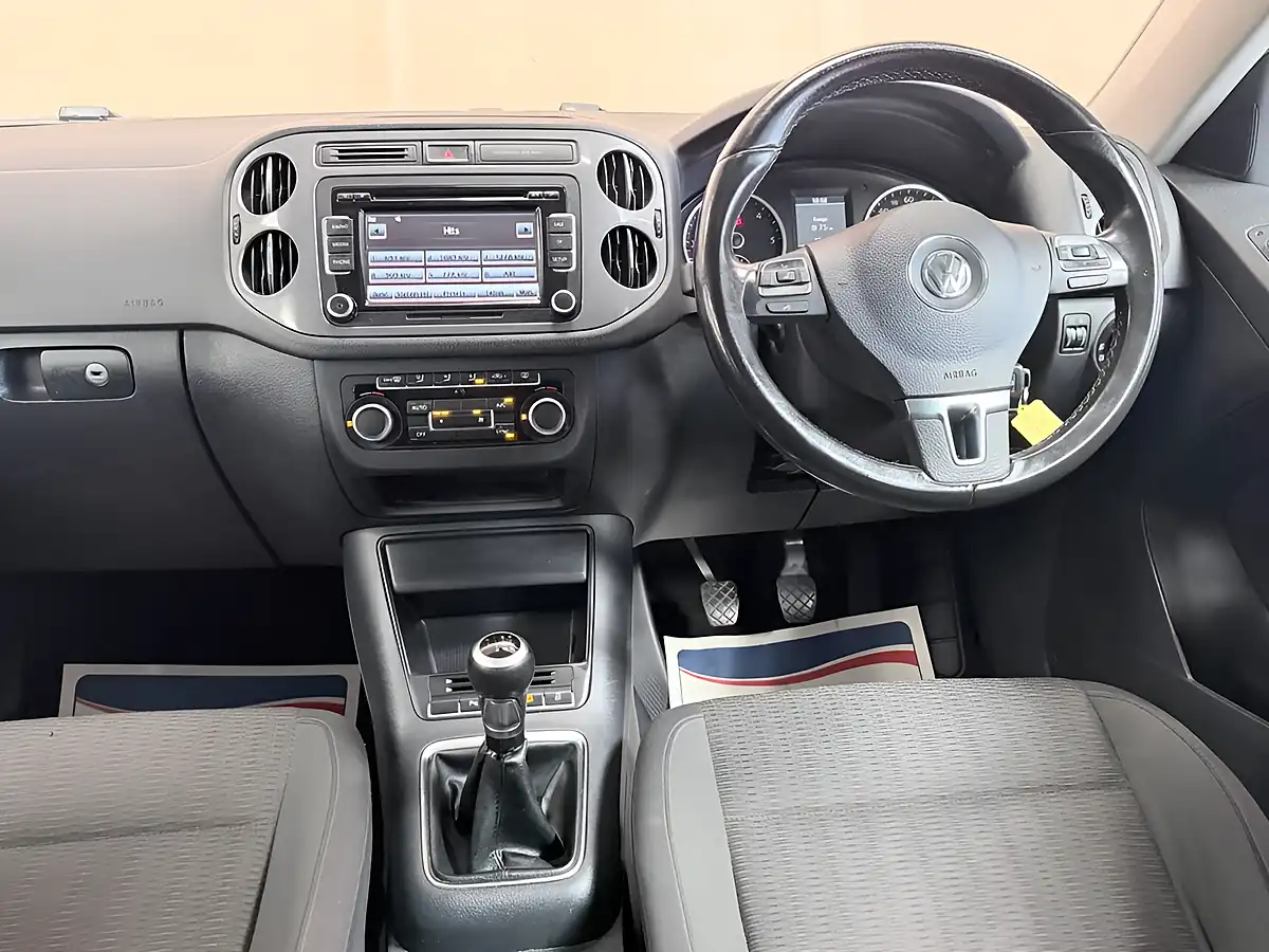 Used 2012 Volkswagen Tiguan Se White - Interior and Exterior details 13