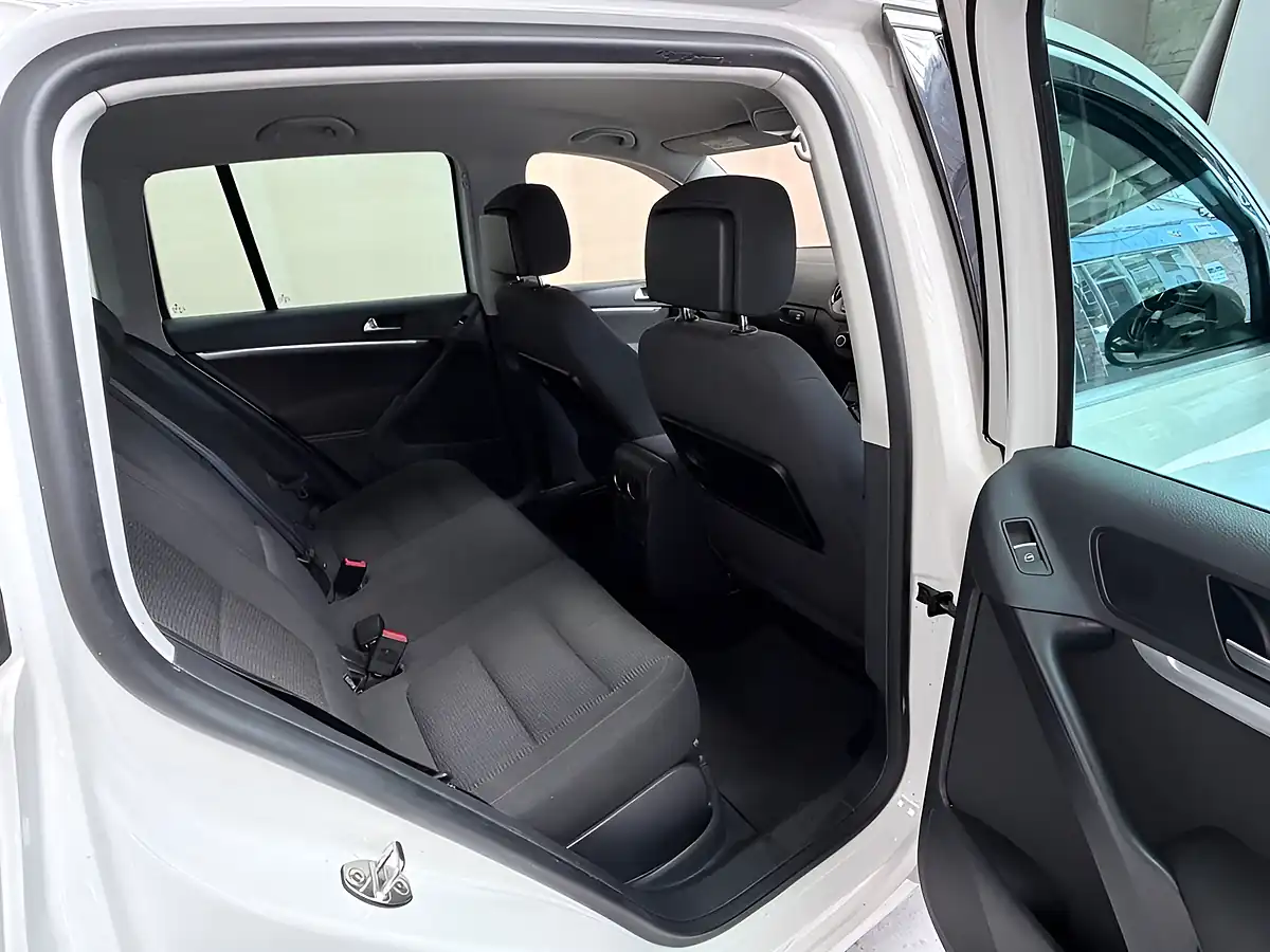 Used 2012 Volkswagen Tiguan Se White - Interior and Exterior details 15