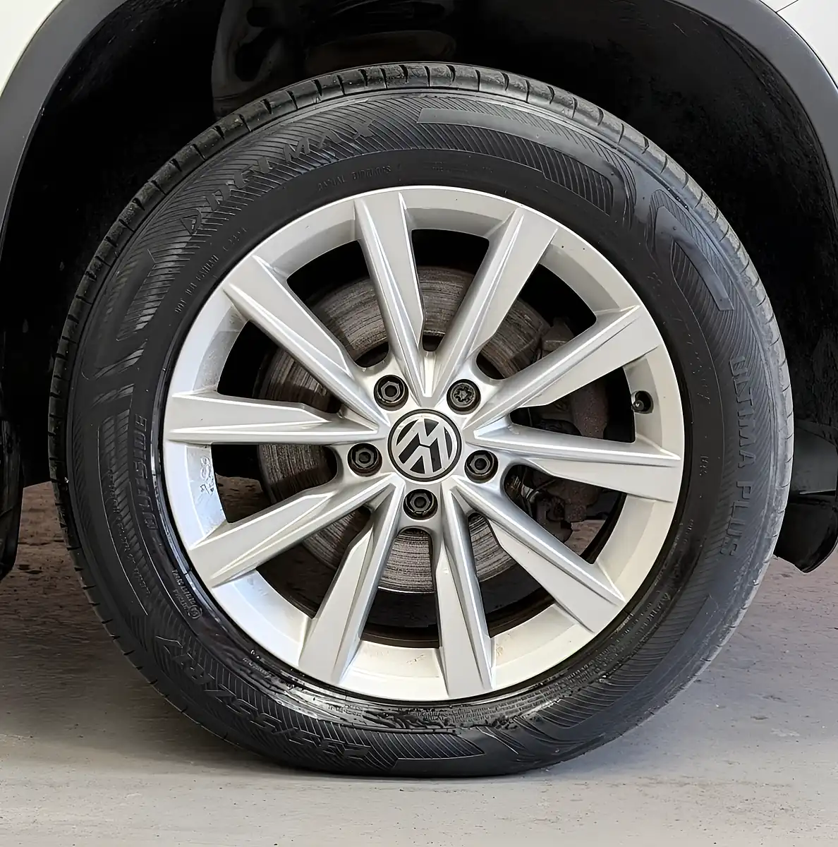 Used 2012 Volkswagen Tiguan Se White - Interior and Exterior details 19