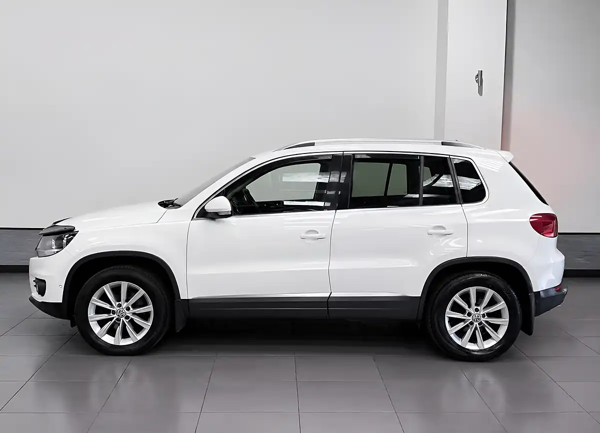 Used 2012 Volkswagen Tiguan Se White - Interior and Exterior details 4
