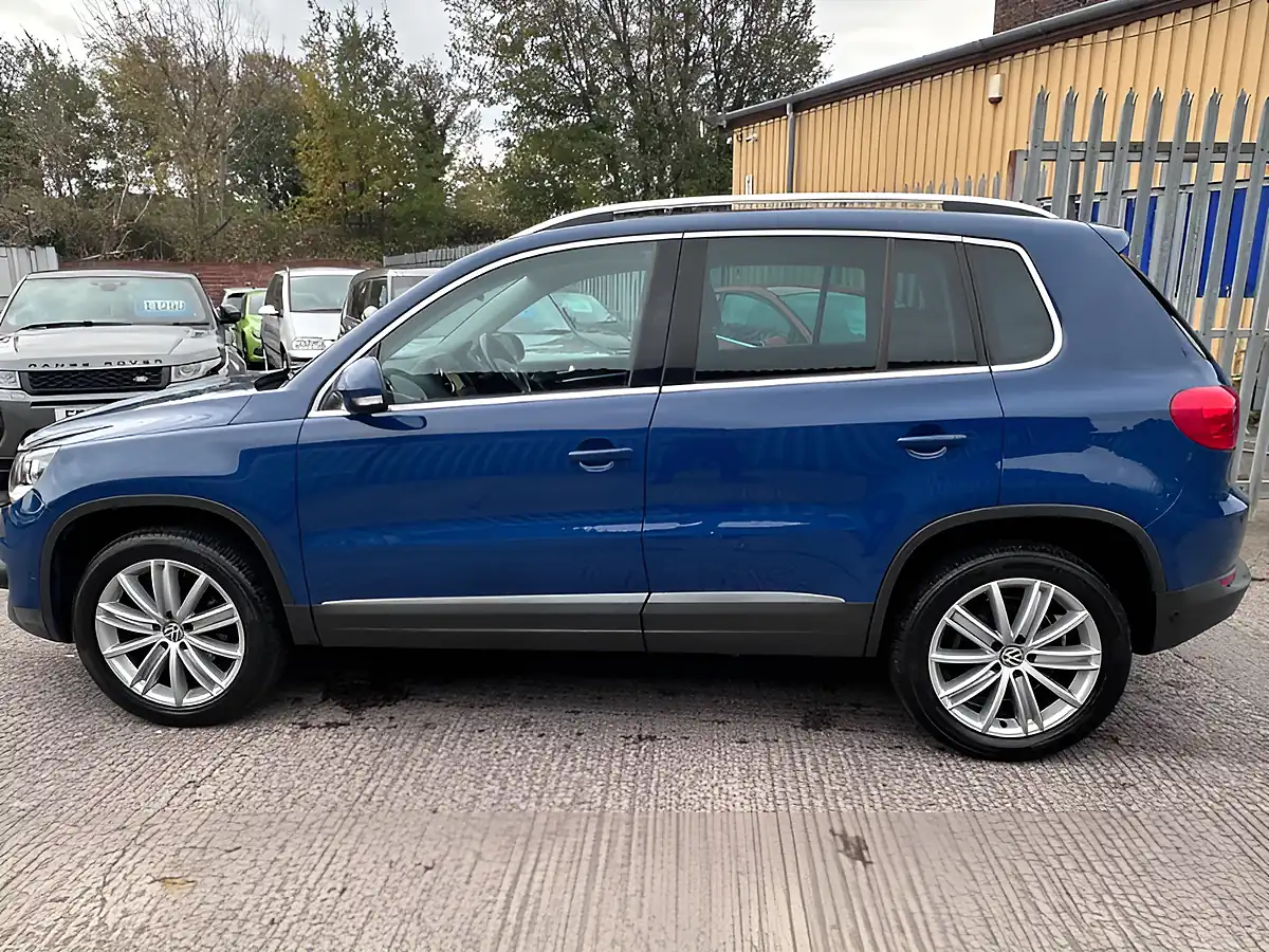 Used 2012 Volkswagen Tiguan Sport Blue - Interior and Exterior details 4