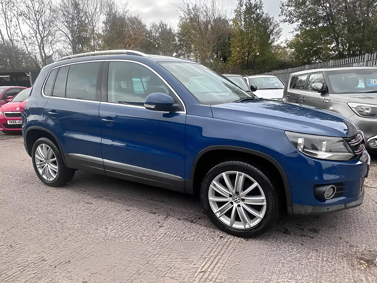 Used 2012 Volkswagen Tiguan Sport Blue - Interior and Exterior details 8