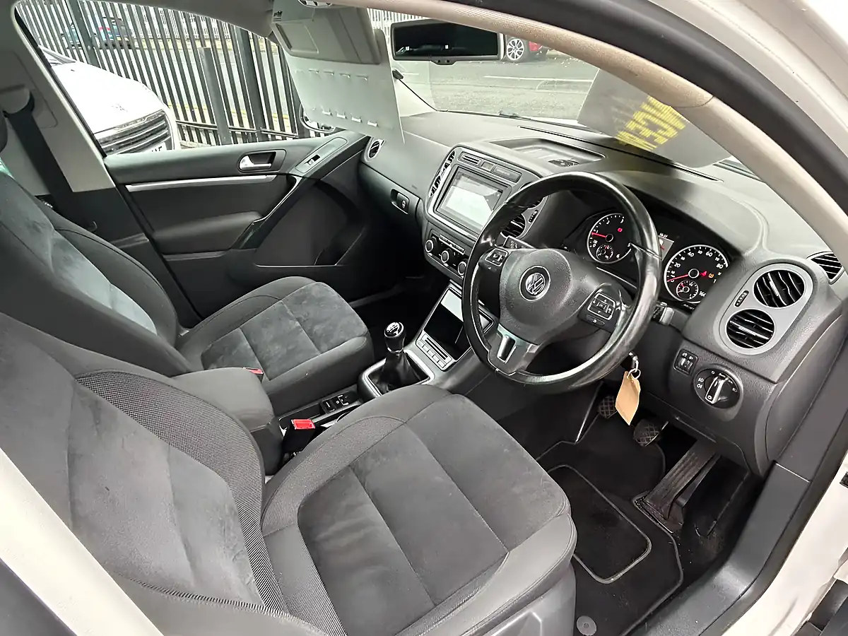 Used 2012 Volkswagen Tiguan Sport White - Interior and Exterior details 10