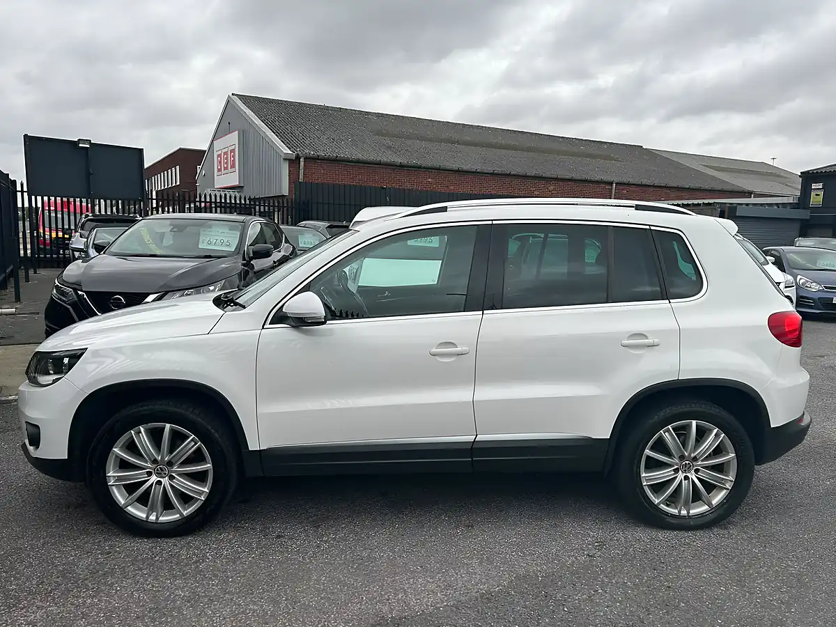 Used 2012 Volkswagen Tiguan Sport White - Interior and Exterior details 3
