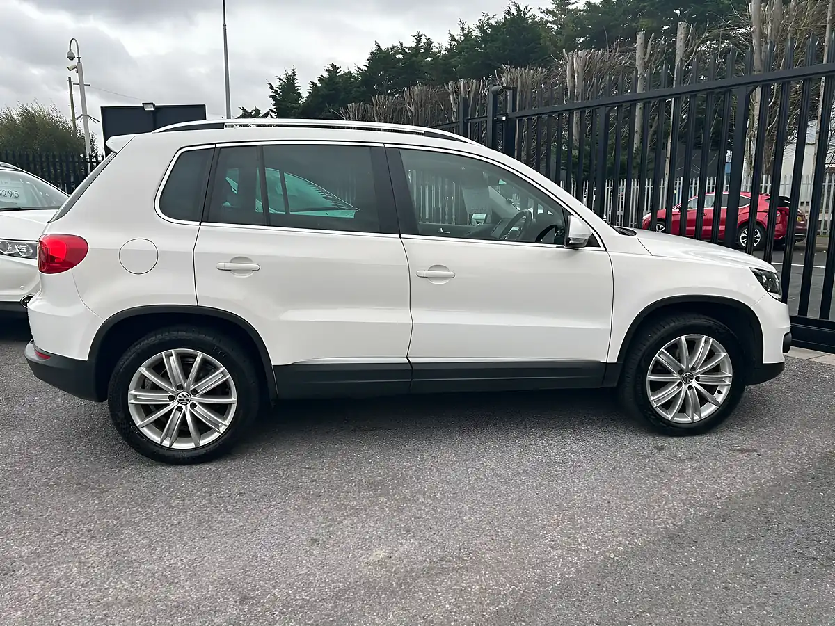 Used 2012 Volkswagen Tiguan Sport White - Interior and Exterior details 7