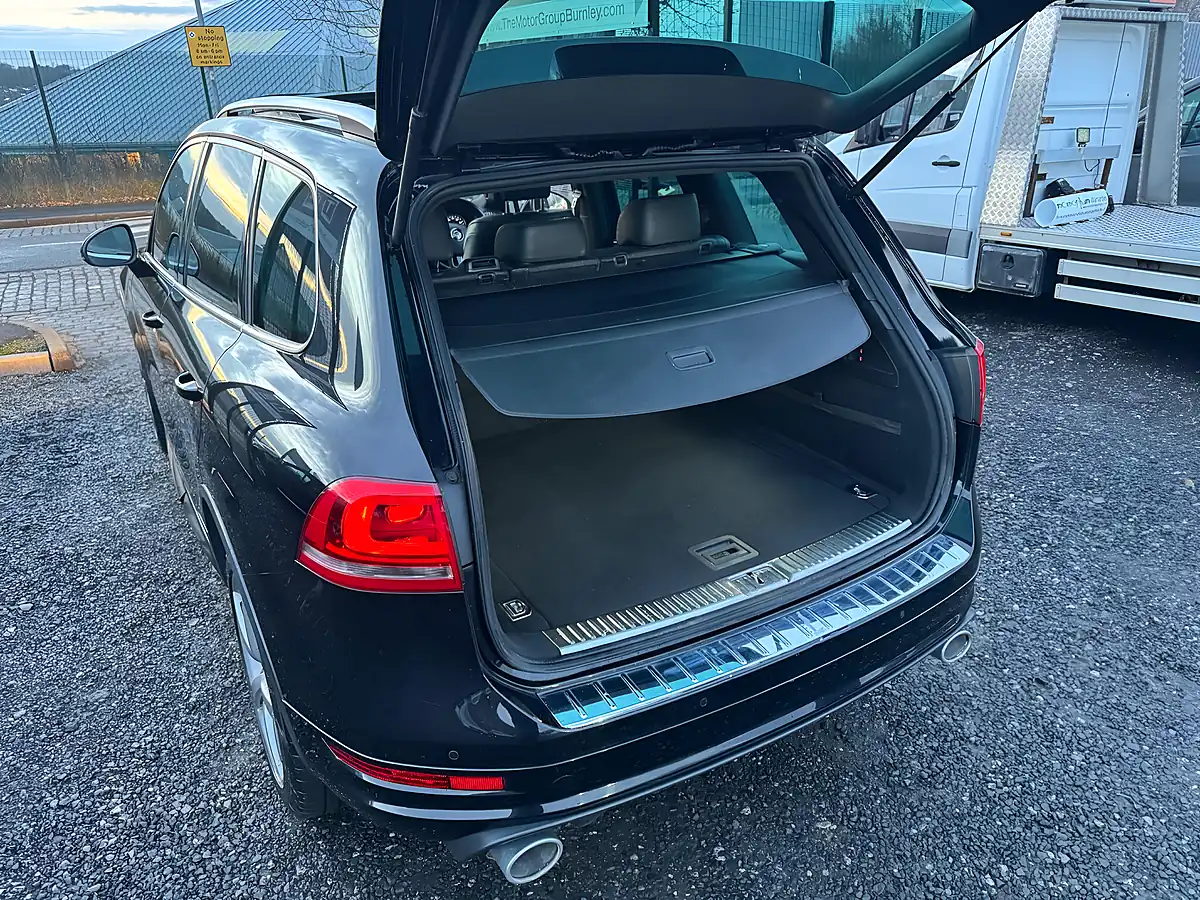 Used 2012 Volkswagen Touareg Altitude Black - Interior and Exterior details 10