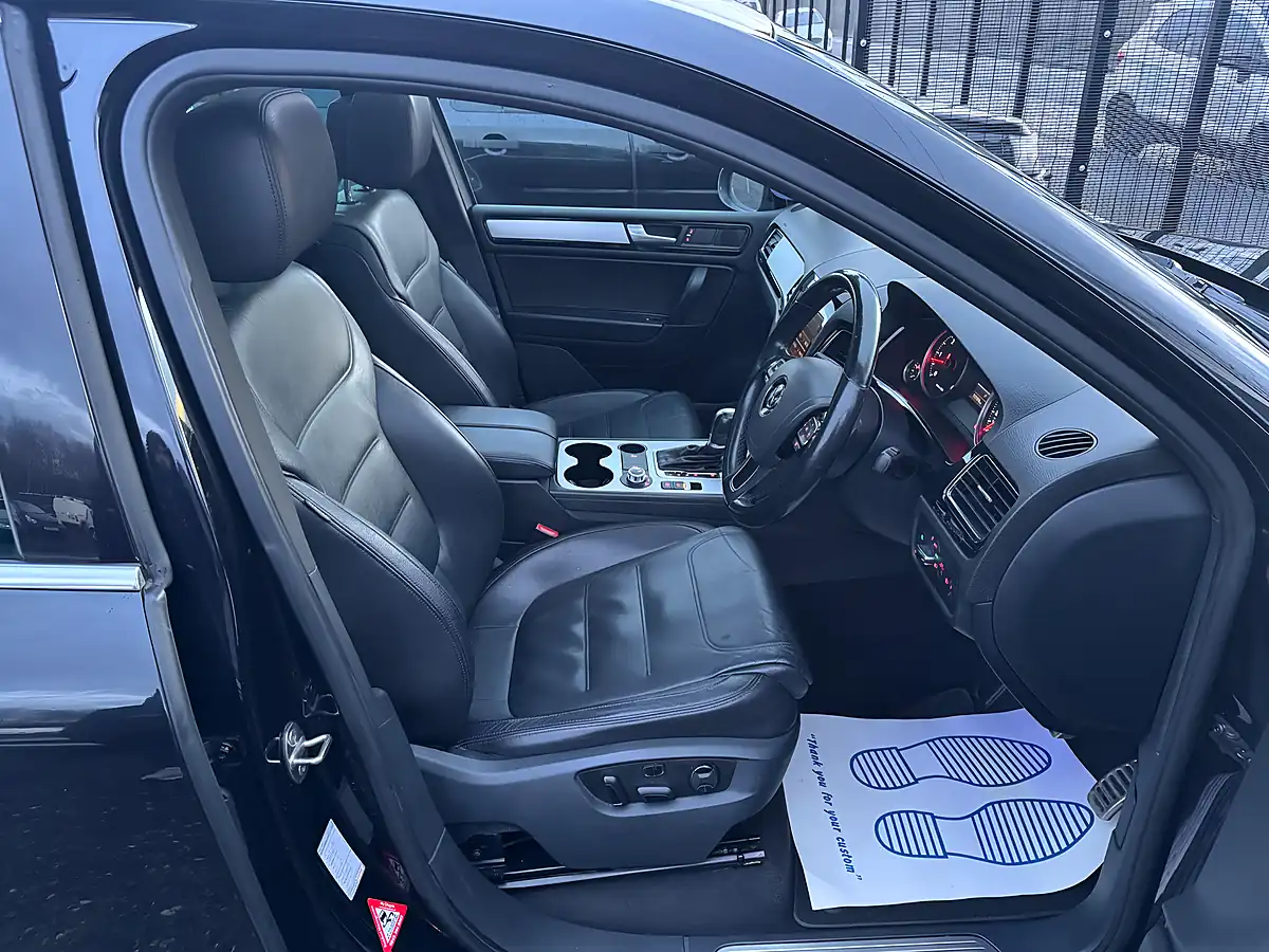 Used 2012 Volkswagen Touareg Altitude Black - Interior and Exterior details 12