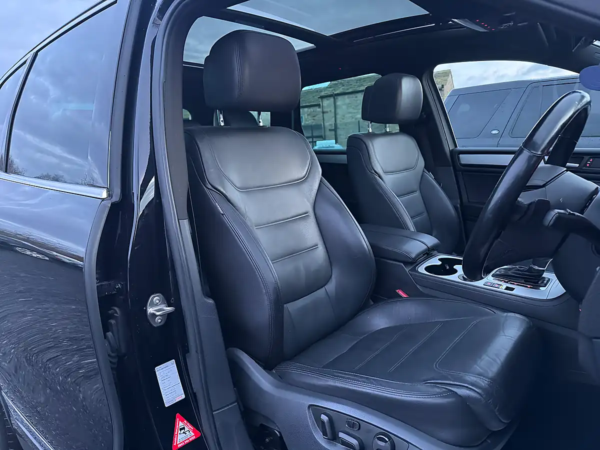 Used 2012 Volkswagen Touareg Altitude Black - Interior and Exterior details 13