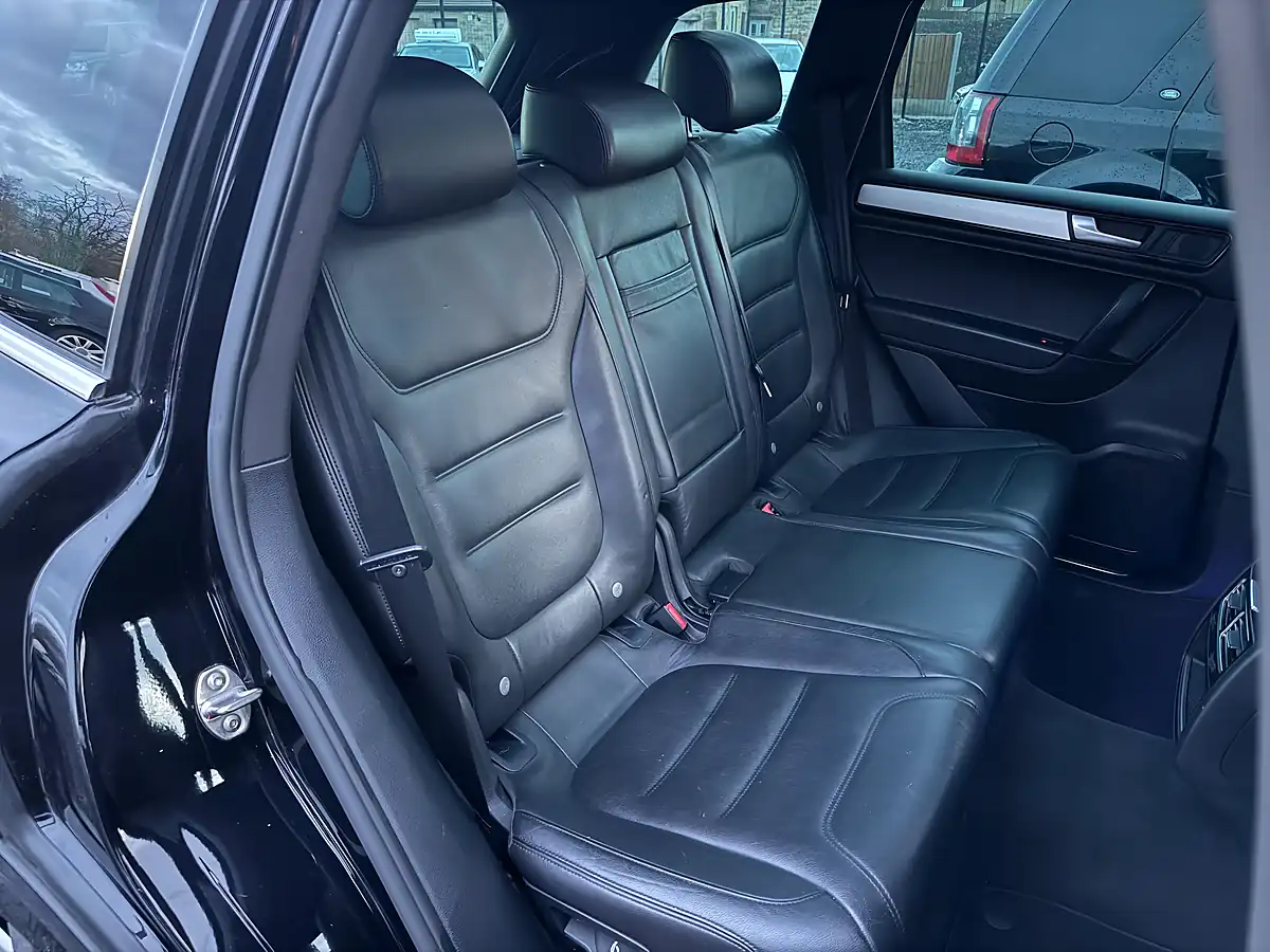 Used 2012 Volkswagen Touareg Altitude Black - Interior and Exterior details 16