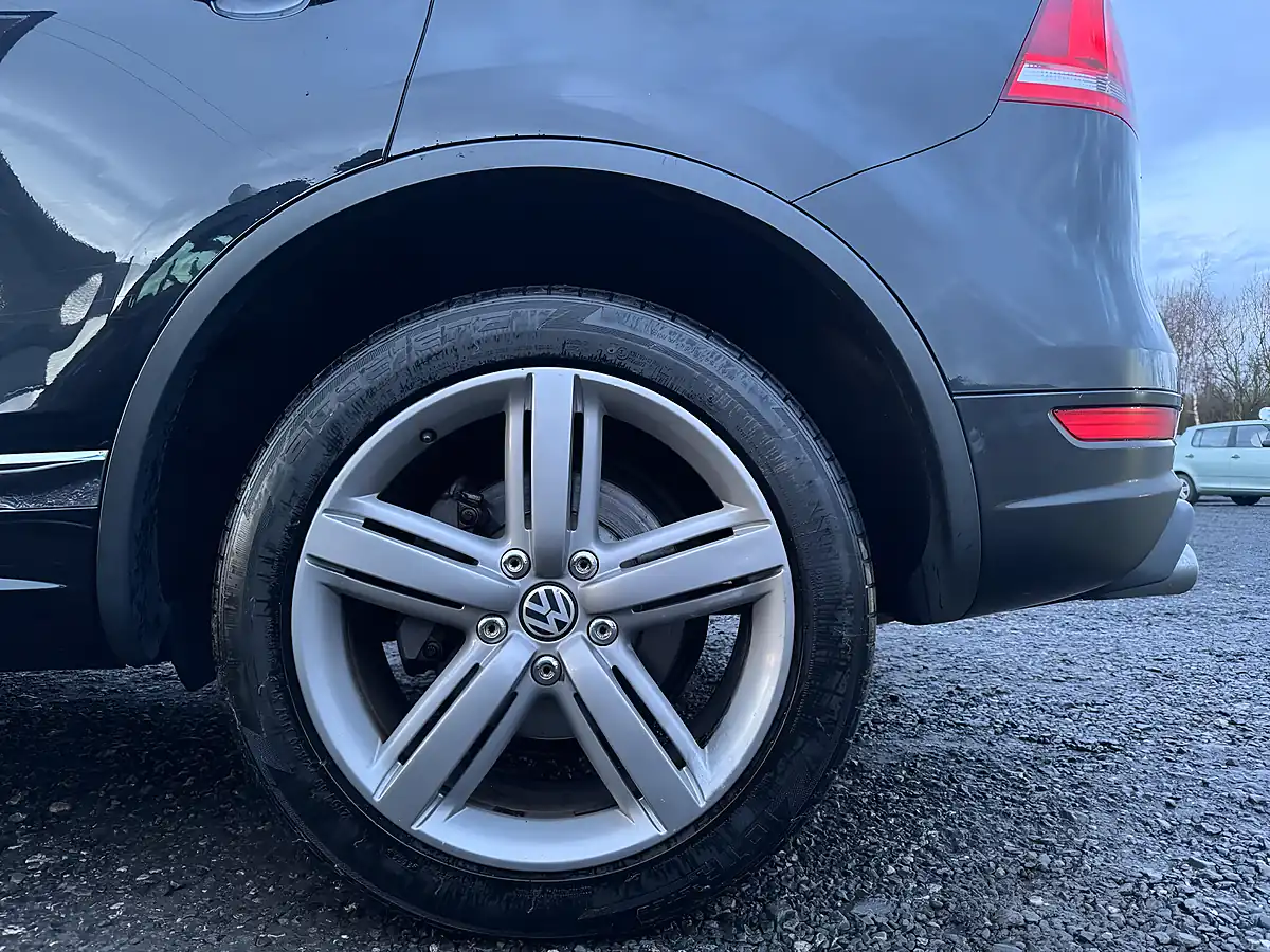 Used 2012 Volkswagen Touareg Altitude Black - Interior and Exterior details 19