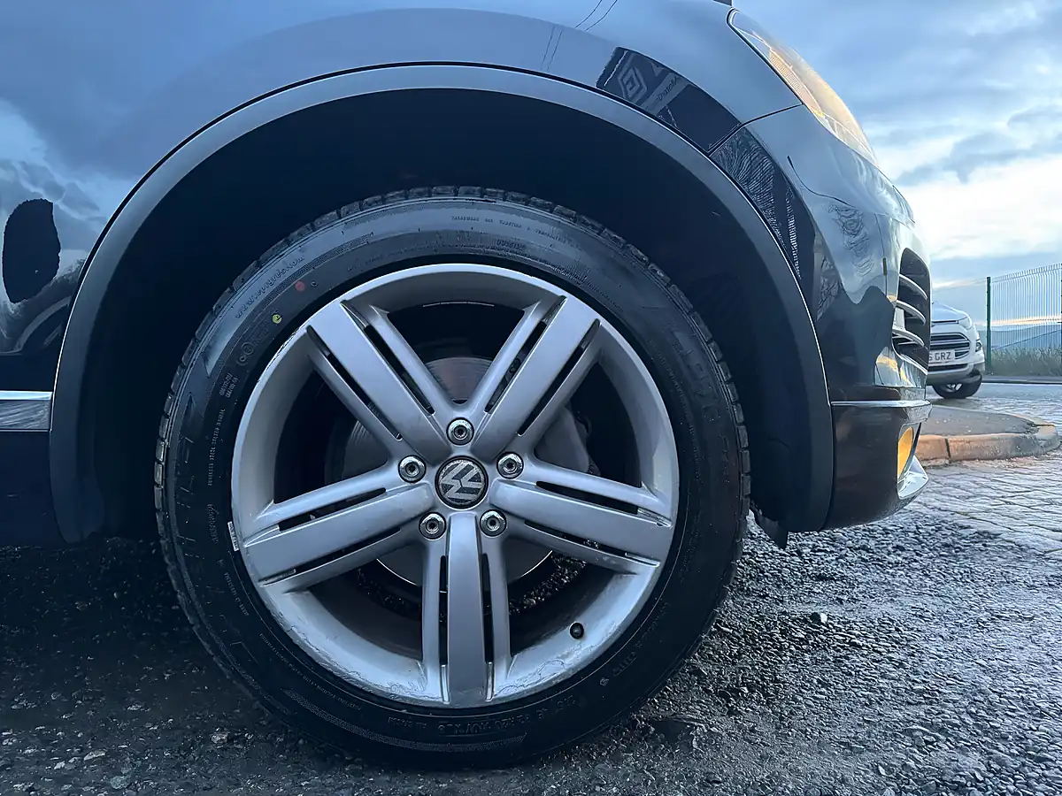 Used 2012 Volkswagen Touareg Altitude Black - Interior and Exterior details 20