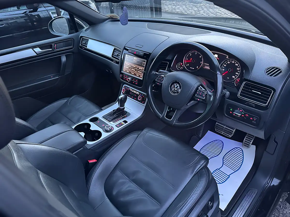 Used 2012 Volkswagen Touareg Altitude Black - Interior and Exterior details 3