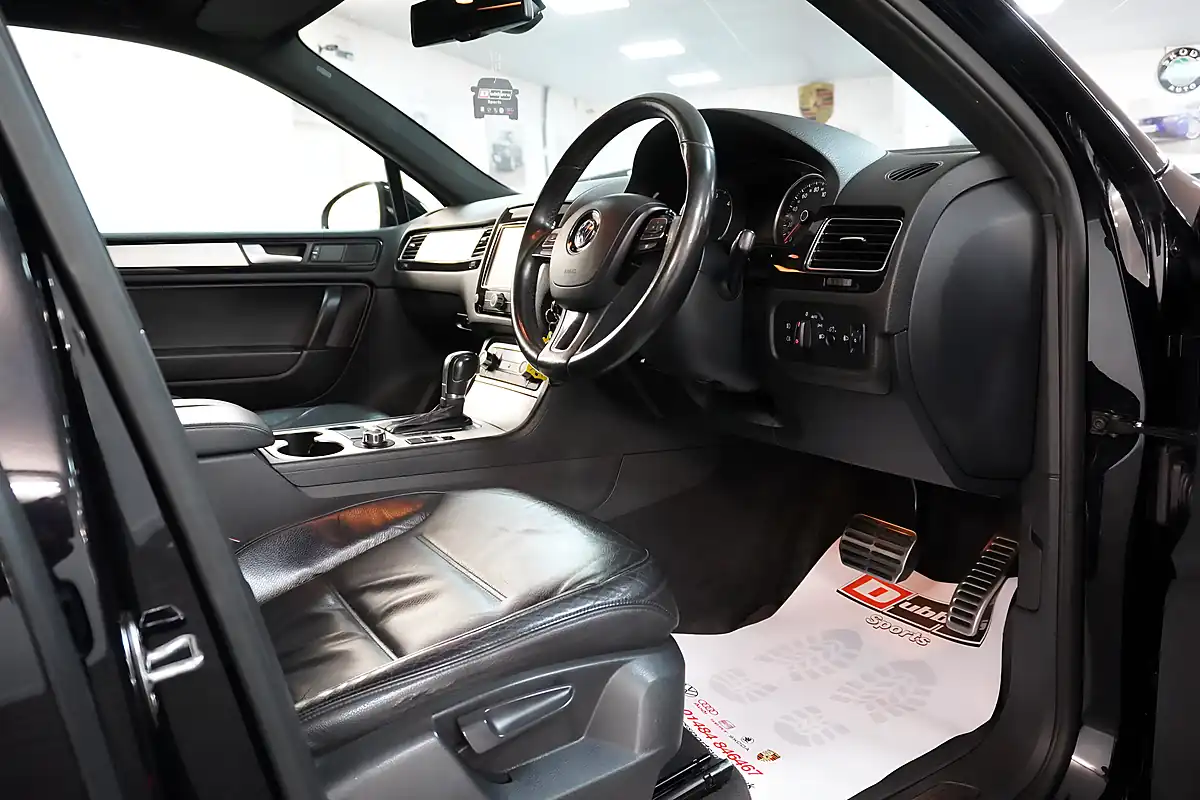 Used 2012 Volkswagen Touareg Altitude Black - Interior and Exterior details 11