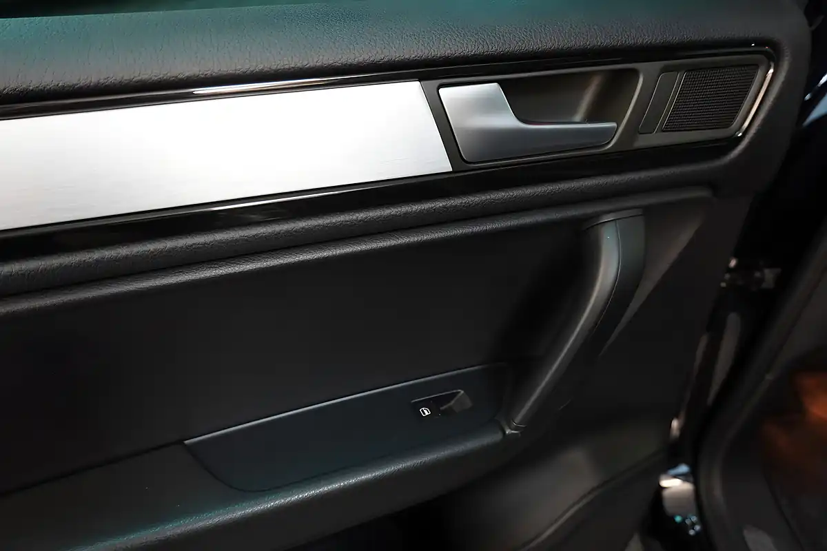 Used 2012 Volkswagen Touareg Altitude Black - Interior and Exterior details 15