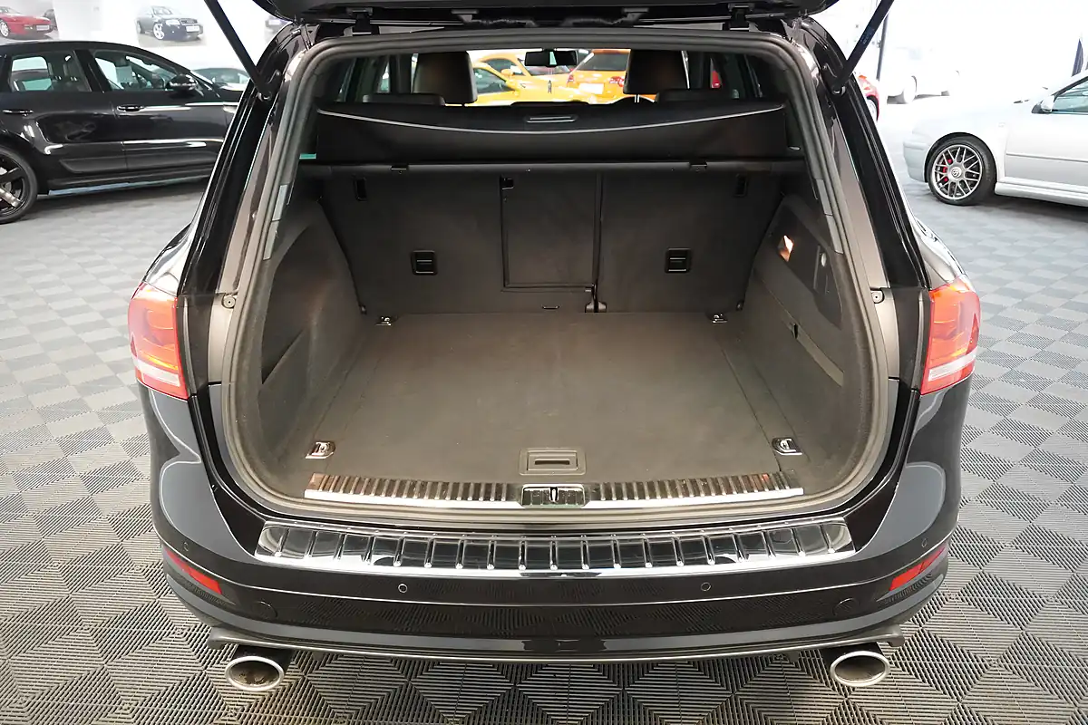 Used 2012 Volkswagen Touareg Altitude Black - Interior and Exterior details 17