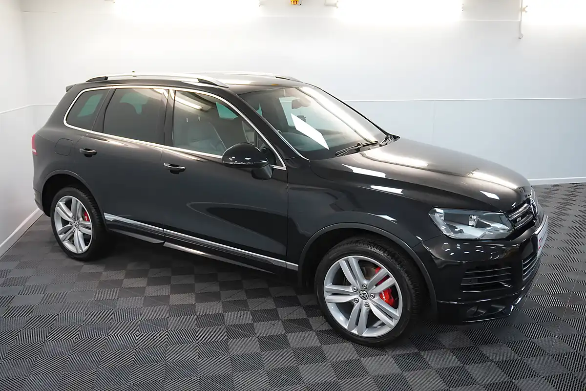 Used 2012 Volkswagen Touareg Altitude Black - Interior and Exterior details 9