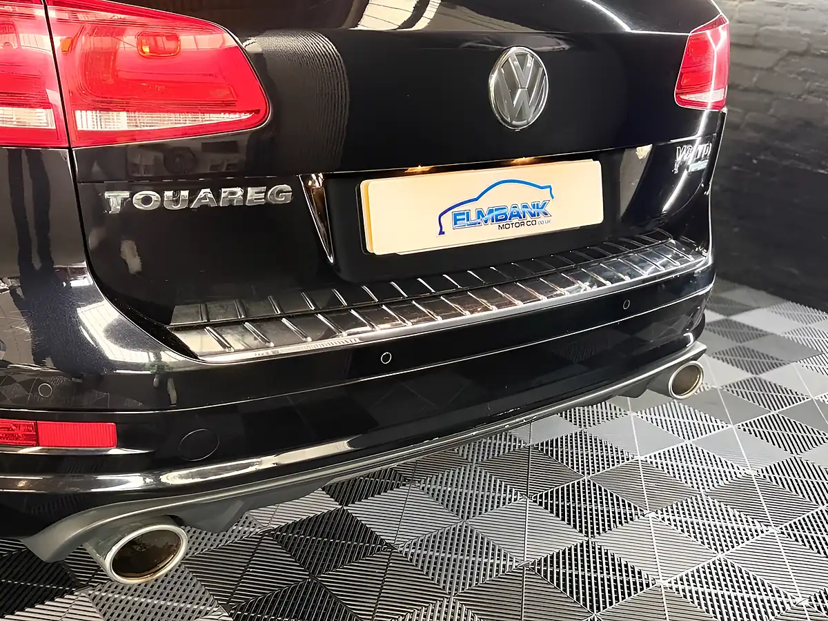 Used 2012 Volkswagen Touareg Altitude Metallic Black - Interior and Exterior details 15