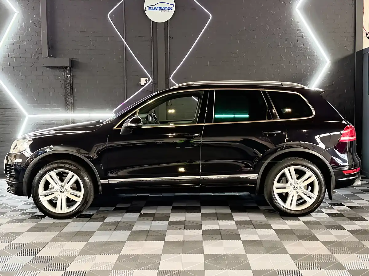 Used 2012 Volkswagen Touareg Altitude Metallic Black - Interior and Exterior details 4