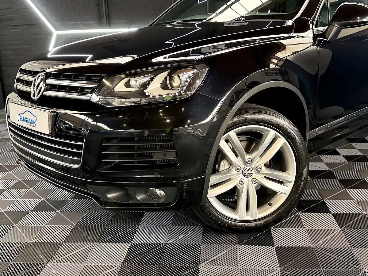 Used 2012 Volkswagen Touareg Altitude Metallic Black - Interior and Exterior details 5