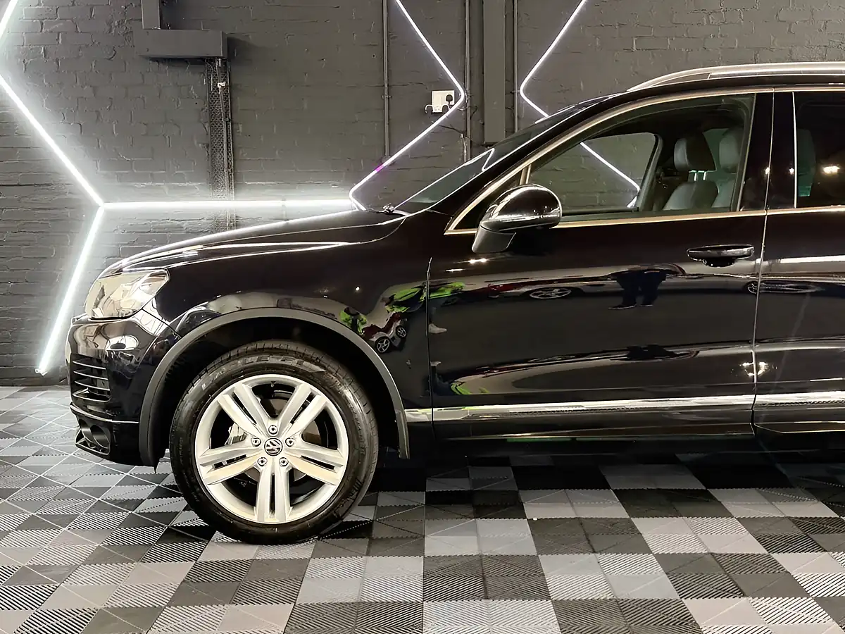 Used 2012 Volkswagen Touareg Altitude Metallic Black - Interior and Exterior details 7