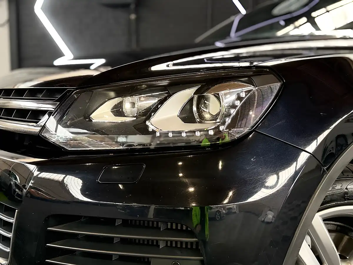 Used 2012 Volkswagen Touareg Altitude Metallic Black - Interior and Exterior details 8